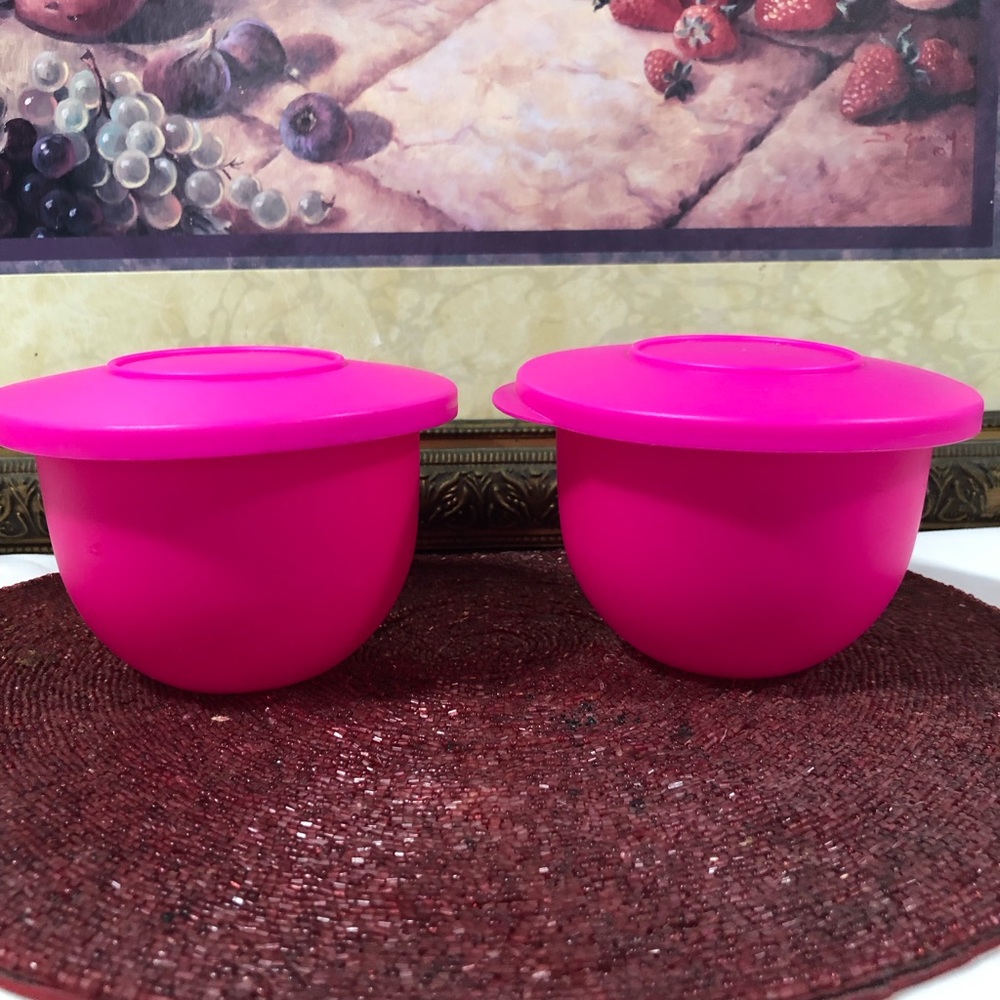 Small pink Tupperware set of 2 with lids